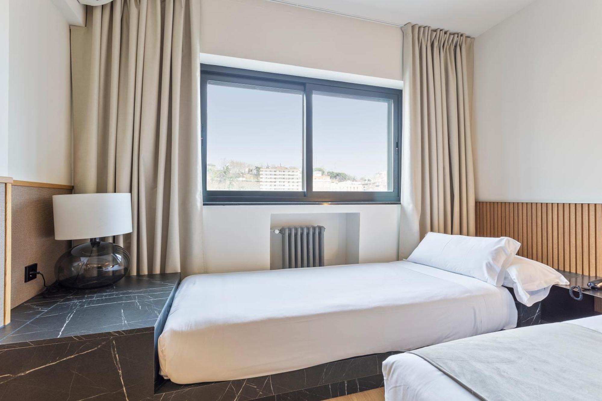Hotel Acta Madfor Madrid Ngoại thất bức ảnh